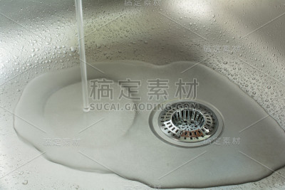 水槽与水滴，水射流和铬排水过滤器