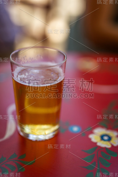 在塞维利亚的乌特雷拉集市装饰和马匹