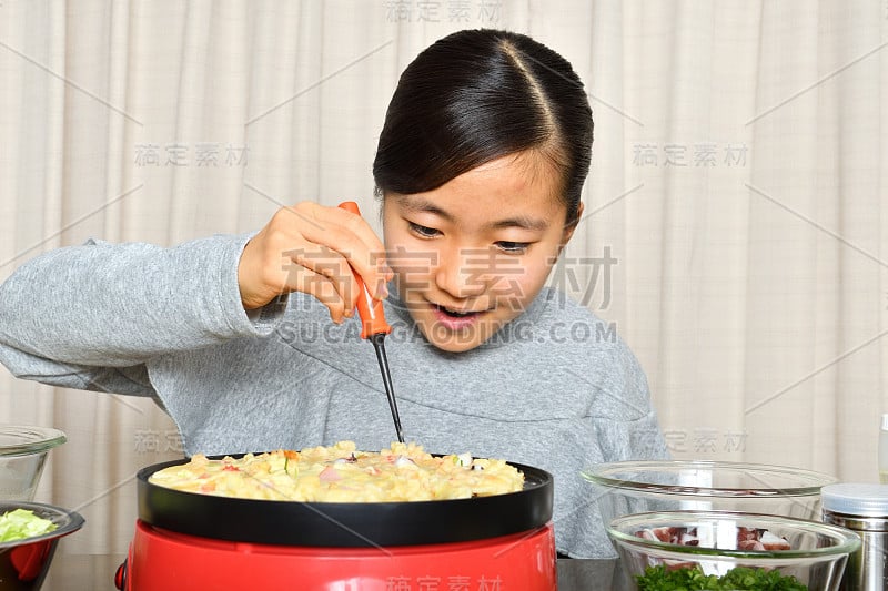 日本女孩喜欢章鱼馅饼派对