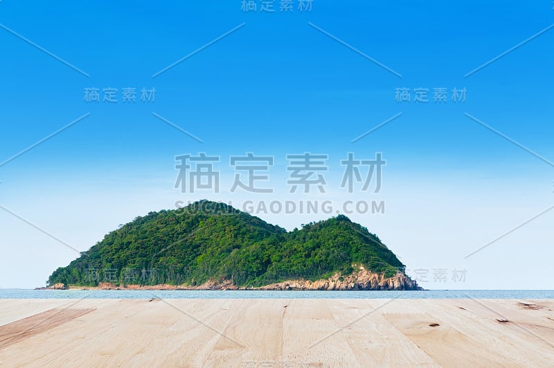 木地板与海岛自然景观