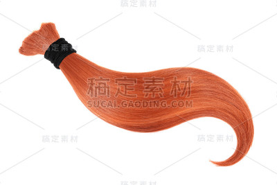 白色背景上的红色自然头发