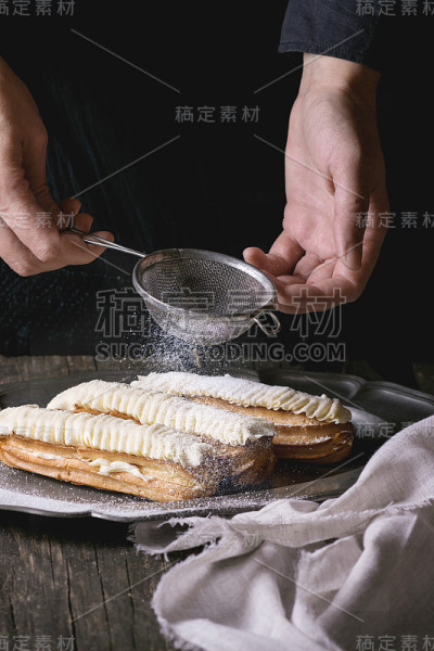 金属板上的泡芙