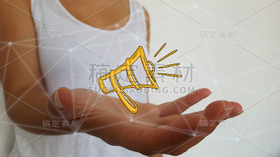 手持扩音器的女商人