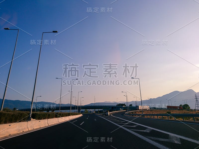 在欧洲希腊的高速公路上行驶