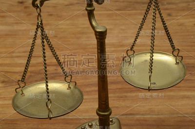 金色的磅秤