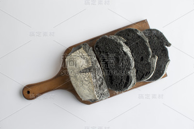 白色背景上的黑色布莱德发髻