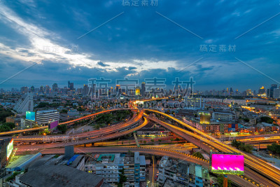 曼谷商业区高速公路和泰国日落高速公路俯视图