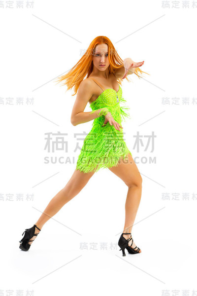 穿着绿色衣服的女子现代舞演员