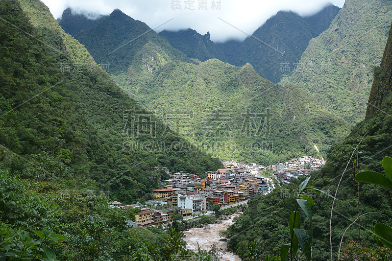 阿瓜斯·卡连特斯，秘鲁