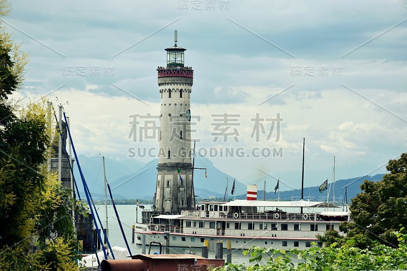 林道海港阴天的景色