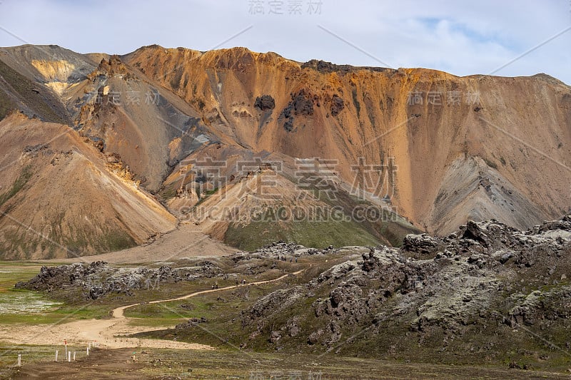 landmanalaugar五光十色的山脉在拉格维格徒步旅行路线。冰岛。由多种颜色的岩石、矿物质、青