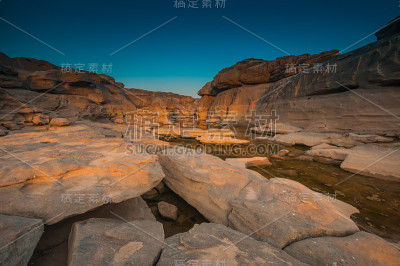3000年岩石博克