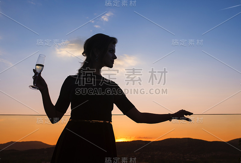 美丽的年轻女子