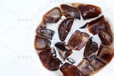 日本厚二茶果冻和牛奶