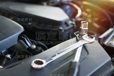 机械车间，汽车发动机工具