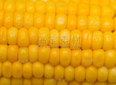 黄色的玉米作为背景。宏