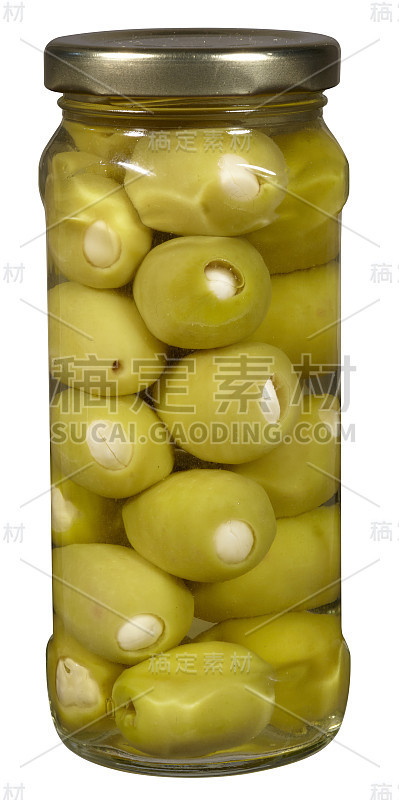 全绿橄榄罐头。孤立在白色背景上。