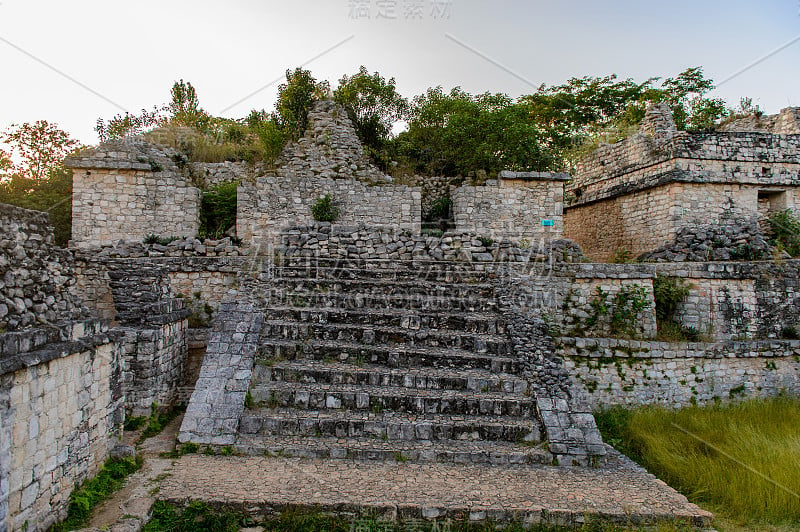 墨西哥尤卡坦半岛的提莫松，尤卡坦半岛玛雅考古遗址Ek' Balam建筑群的一部分。从前古典时期到后古