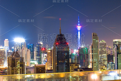 现代城市夜间鸟瞰图