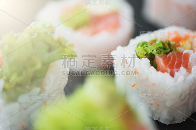 三文鱼鳄梨寿司卷