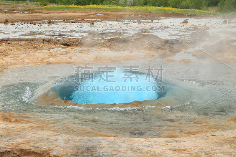 冰岛的 Strokkur Geysir