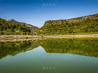 河