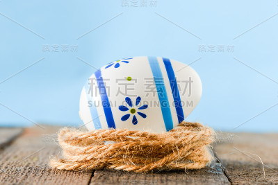在巢中的复活节彩蛋