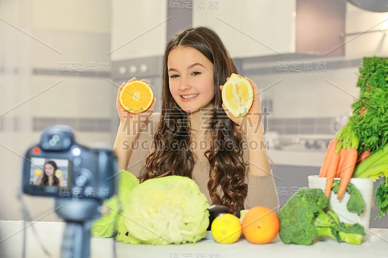 一位年轻的博主向她的粉丝们解释如何健康饮食。向青年人宣传健康饮食习惯、维生素和热量的重要性的概念。