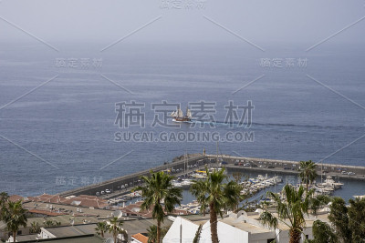 西班牙特内里费岛los gigantes海域上的传统帆船