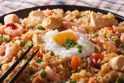 炒饭炒饭用鸡和虾宏横