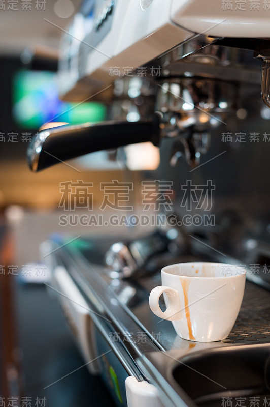 咖啡壶上的黑咖啡