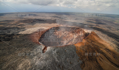 鸟瞰图莫纳罗亚火山在大岛，夏威夷火山口