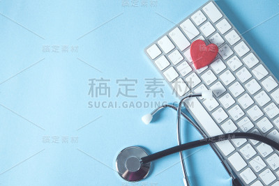 键盘和心脏上的听诊器