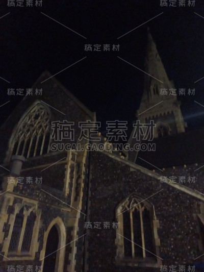 《英国的夜晚教堂》