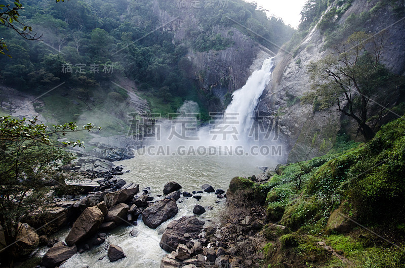 斯里兰卡的Dunhinda Falls