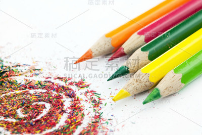 彩色铅笔、石墨和铅笔
