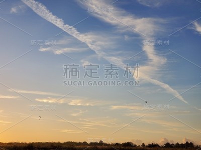在天空中飞翔