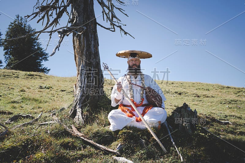 欧洲修根道和尚徒步旅行在奥地利山脉，奥地利，Ötscher