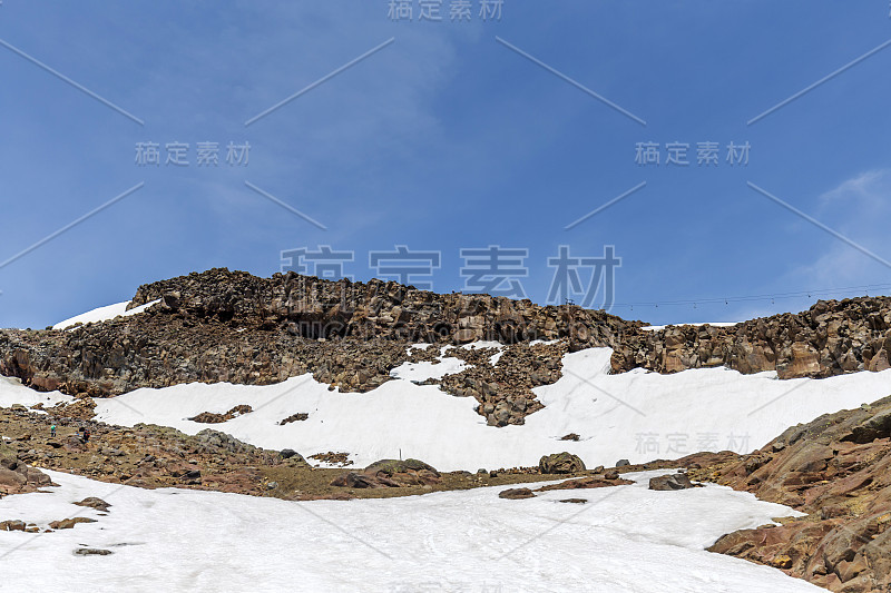 夏日，新西兰汤加里罗国家公园Ruapehu山上的Whakapapa滑雪场