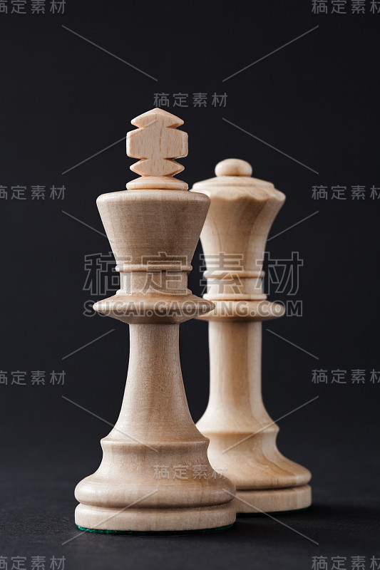 象棋中的白国王和王后