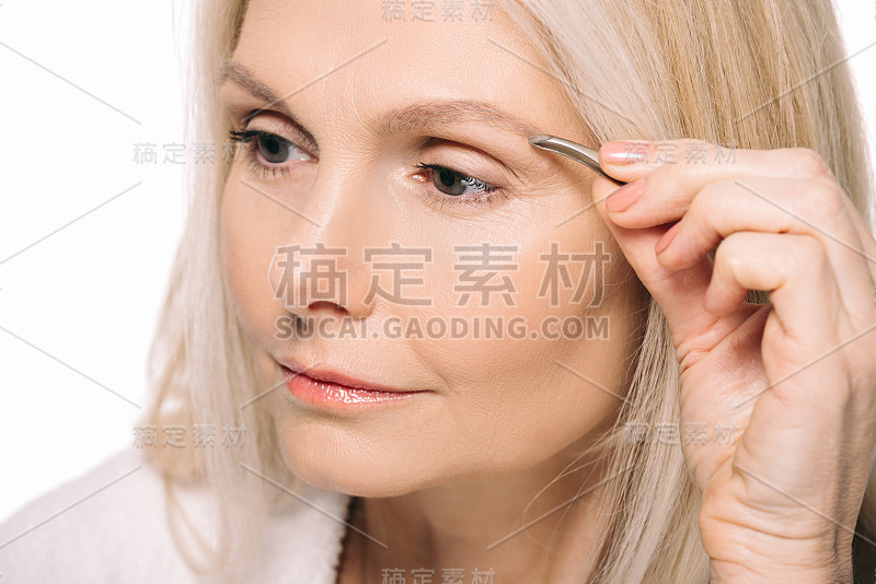 女性修眉