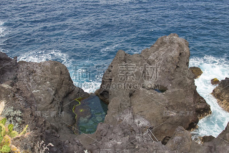 洛斯沙司海岸的天然海水池