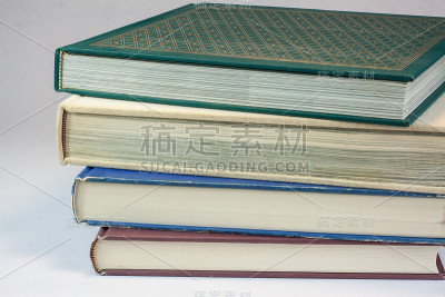 孤立的书堆