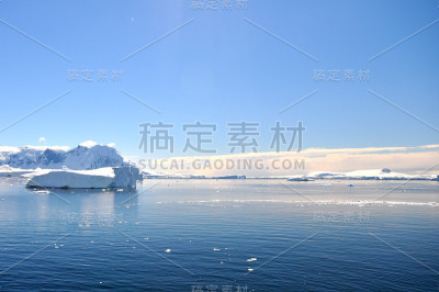 南极洋面上漂浮的冰原