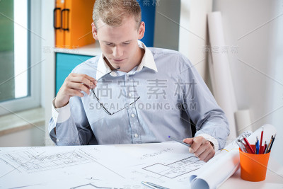 年轻建筑师工作