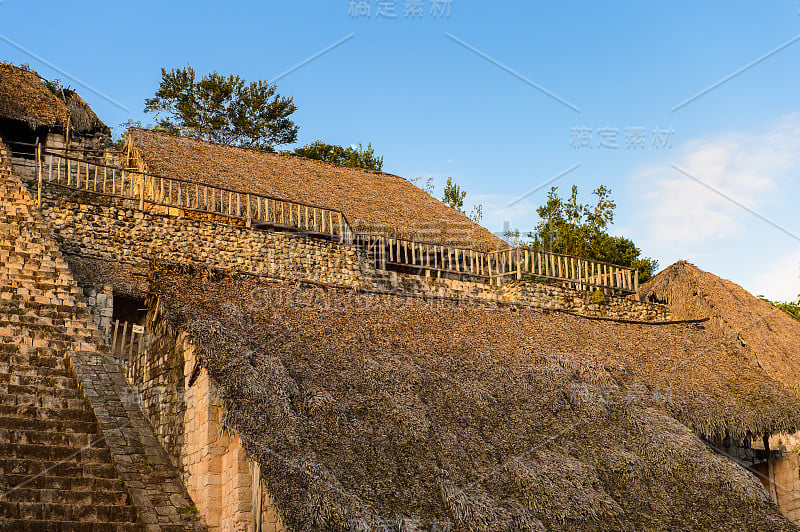 卫城是Ek' Balam最大的建筑，里面有一位统治者Ukit Kan Le'k Tok'的坟墓。这是