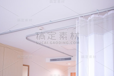 病房里有窗帘