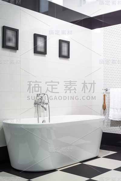 黑白浴室