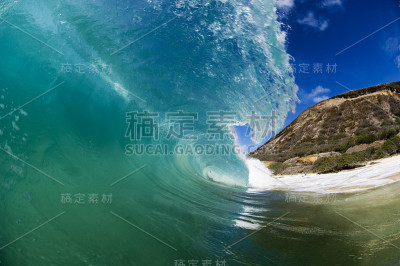 巨大的中空的波