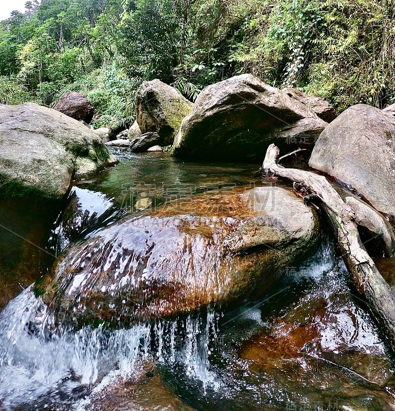 瀑布的毛伊岛